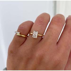 Bague de fiançailles solitaire en diamant de laboratoire taille radiant de 2 carats, certifiée IGI, couleur D-E-F, clarté VVS/VS, or 14 carats - Product Image 6