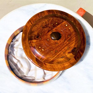 Caja caliente Chapati de madera redonda artesanal tradicional con tapa para uso en la cocina Presentación de alimentos Precio al por mayor por AAlIYAN IMPEX - Product Image 2