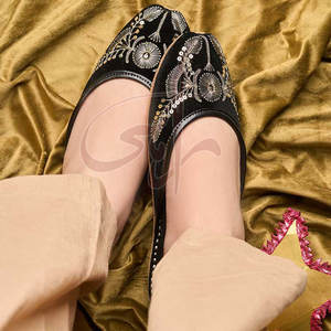 Chaussures d'extérieur pour femmes de qualité supérieure et durables, semelle extérieure en cuir antidérapante, dessus en daim et velours, toutes saisons, décontractées - Product Image 4