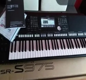 Vente en gros PSR S975 Station de travail pour arrangeur numérique 61 touches Piano mécanique d'occasion avec interface MIDI Style piano à queue - Product Image 2