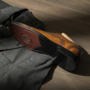 รองเท้าหนังสำหรับธุรกิจแบบเป็นทางการของผู้ชายสำหรับใส่ทำงานและชุดแต่งงานของเจ้าบ่าว - Product Image 4