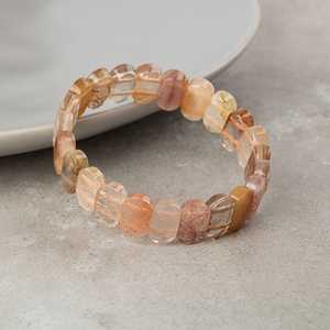 สร้อยข้อมือหินควอตซ์รูทิเลเต็ดสีทองแบบตัดกว้าง - Product Image 2