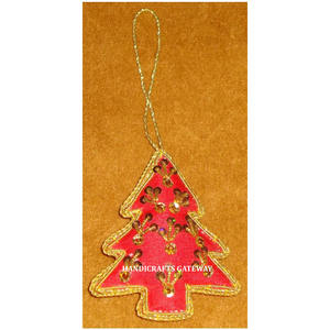 Ornements de Noël en forme d'arbre, broderie dorée en zari, matériau en tissu avec couleur rouge, utilisés pour la décoration du festival de Noël - Product Image 1
