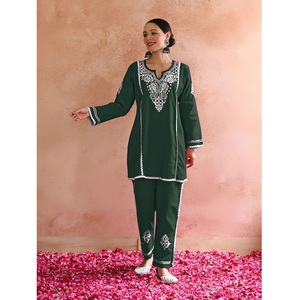 Lakhnavi Coord Sets Pantalon pour femmes Top Casual Wear Pantalon Kurta solide de qualité supérieure Meilleur prix du marché Dernière conception Prix de gros - Product Image 1