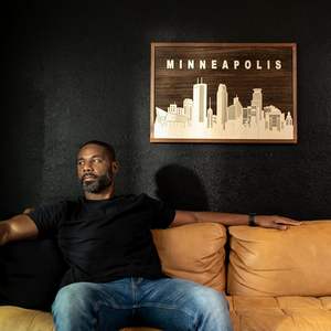 Minneapolis Skyline Wood Art 26 "x 18" Arte de pared de madera decorativo Corte por láser Decoración de habitación de acento de pared de madera para la vida - Product Image 6