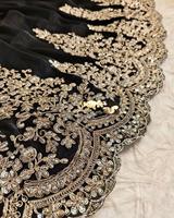 Tenue tendance Saree de couleur noire en organza doux de haute qualité avec panneau de séquence de codage lourd fonctionne à vendre