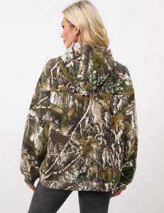 Sudadera con Capucha de Camuflaje para Mujer, Sudadera Holgada con Capucha de Forro Polar con Estampado de Hoja de Arce, Sudadera de Manga Larga con Bolsillo, Estilo Informal para Otoño - Product Image 3