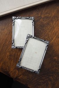 Modern Metal Photo <strong>Frame</strong> with Customizable Color Durable &amp; Eco-Friendly Design for <strong>Black</strong> White Portraits Romantic Couple Photos - Product Image 4