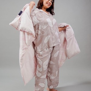 Pijama de mujer Conjunto de ropa para el hogar Conjunto de pijama de solapa hecho cálido y acogedor de material de alta calidad - Product Image 6