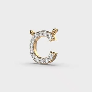Maravilloso colgante de diamante de moissanita 'C' para hombres Diseño abierto único de Surat sin cadena Obra maestra de joyero real - Product Image 1