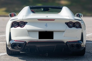 2022 0812 V12 de 789 hp con Tracción en las Cuatro Ruedas, Equipamiento de Alta Gama, Techo Panorámico Automático, Asientos de Cuero, Faros LED, Bajo Kilometraje - Product Image 2