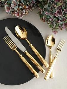 Juego de cubiertos de metal de alta calidad con diseño estético pulido perfecto para cenas sofisticadas en casa o eventos - Product Image 5