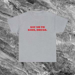 Camiseta con estampado de "Dile no a las drogas para niños", camiseta promocional de manga corta con cuello redondo, unisex, de algodón gris para adultos - Product Image 1