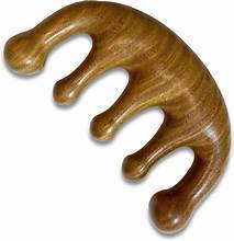 PEIGNE DE MASSAGE EN BOIS DE SANDALE À BASE DE PLANTES ARTISANALE POUR LE BIEN-ÊTRE DU CUIR CHEVAL NATUREL - Product Image 2