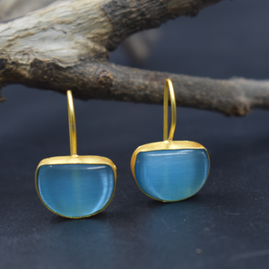 Pendientes de piedra chapados en oro de 18K de nuevo diseñador, pendientes de joyería de latón hechos a mano al por mayor - Product Image 1