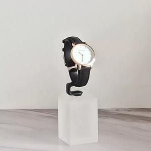 Exhibidor de Relojes Acrílico Moderno Tipo C 2025 con Base Blanca, Estante de Almacenamiento para Tiendas Minoristas - Product Image 2