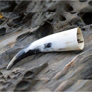 Authentique Corne à boire Viking traditionnelle de haute qualité et durable en corne de buffle polie, cadeau de mariage pour les demoiselles d'honneur et les garçons d'honneur - Product Image 3