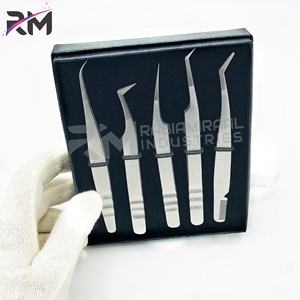 Juego de pinzas para pestañas de alta calidad con punta plateada RMI y agarre de arena de agua y caja de tarjetas - Product Image 3