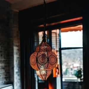 Lampe à suspension en fer marocain Multi couleur Look classique Lampe suspendue pour mariage et fête et décoration de la maison - Product Image 3