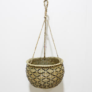 Jardinières décoratives suspendues rondes en jonc de mer naturel fait à la main Artex Dong Thap - Product Image 1