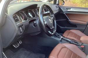 Volkswagen Golf Alltrack S E L 2018 Usado, 1 Dueño, Turbo de 4 Cilindros, Tracción en las Cuatro Ruedas, Interior Marrón Marrakesh, Sin Modificar - Product Image 4