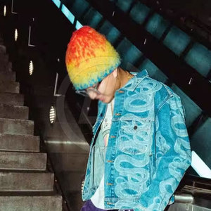 Gorro de mohair minimalista con diseño sin costuras y ajuste relajado para el invierno Gorro de punto de mohair cálido con textura difusa - Product Image 6