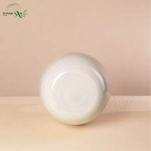 Jarrón Decorativo de Bambú Esculpido con Forma Enrollada, Material Natural Ecológico y Construcción Duradera - Product Image 3