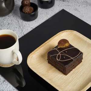 Assiettes carrées en feuille de palmier Areca biodégradable Fournisseur de vaisselle écologique durable à bon prix - Product Image 1