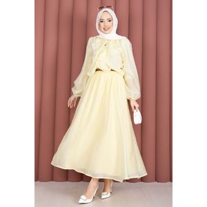 Ensemble hijab modeste jaune respirant à manches longues avec jupe à volants, style Prairie Chic, en tissu modal - Product Image 3
