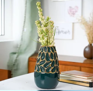 Vase moderne en céramique sarcelle foncée avec motif de feuille d'or gravé pour les décorations d'hôtel de bureau à domicile disponibles à des prix de gros - Product Image 1