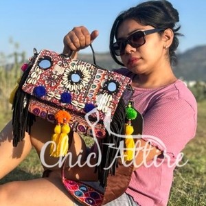 Nouvel arrivage de tissu en coton véritable fait à la main pour femmes du Rajasthani Tribal Multi couleur Boho Hippie daim cuir frange gland Banjara sac - Product Image 1