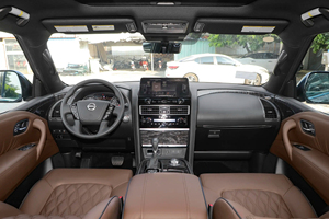 Nissan Patrol 2023 5.6L V8 SUV Premium 4x4 Capacités tout-terrain Historique d'entretien complet Faible kilométrage Titre propre Sans accidents - Product Image 4