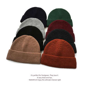 Bonnet d'hiver tricoté unisexe en gros avec logo personnalisable, bord retroussé et patch en cuir de haute qualité - Product Image 6