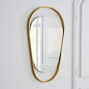 Espejo de pared ovalado de bronce vintage con detalles decorativos de metal adecuado para chimeneas, habitaciones formales, interiores inspirados en el patrimonio - Product Image 1