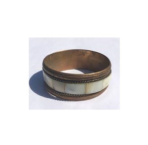 Hot Selling Mother of Pearl Bangle Customized Size Mother of Pearl Jewelry Bangle Rectangle Shape Natural <b>White</b> - Product Image 3