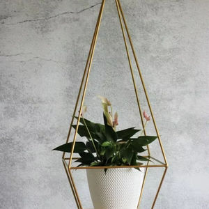 Jardinière en métal moderne espaces intérieurs et extérieurs solide et durable pour le jardin affichant des plantes herbes fleurs - Product Image 1