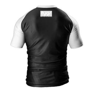 Rashguard de Jiu-Jitsu haute performance, anti-odeur, séchage rapide, haut d'entraînement MMA, fabriqué au Pakistan - Product Image 2