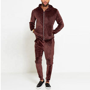 Conjunto de chándal de terciopelo para hombre de calidad superior Negro sólido Tallas M a 4XL Logotipo de diseño OEM personalizable fabricado - Product Image 1