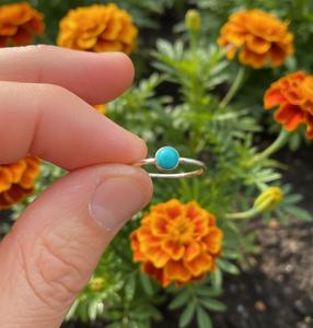 Anillo Clásico y Elegante de Plata de Ley 925 con Turquesa Natural, Piedra de Nacimiento de Diciembre, Engaste de Bisel, Forma de Labios, Fino - Product Image 1