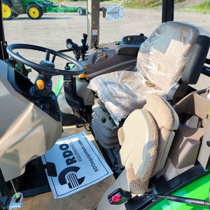 Tractor Agrícola de Alta Calidad John Deere 5090E de 70HP con Bomba y Motor como Componentes Principales - Product Image 1