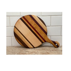 Planche à découper ronde en bois personnalisée de luxe avec couleur rustique naturelle avec un manche en bois pour suspendre le bloc à découper - Product Image 5