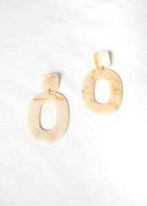 Pendientes Colgantes de Resina Moldeados a Mano, Duraderos, en Colores Mixtos, para Bodas y Festividades, de la Marca Bold MOHSIN HANDICRAFTS - Product Image 3