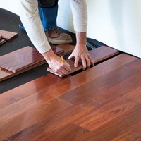 Bon prix Teck/Padauk/Chêne/PyinkadoKeruing Plancher en bois imperméable Nouvelle conception