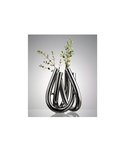 Jarrón de metal hecho a mano con acabado antiguo con diseño floral jaali cutwork para decoración de habitación Pooja étnica tradicional real - Product Image 1