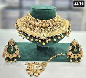 Ensemble de bijoux de mariée élégant comprenant collier ras du cou boucle d'oreille et Maang Tikka conçu pour les fêtes de mariage fonction traditionnelle - Product Image 4