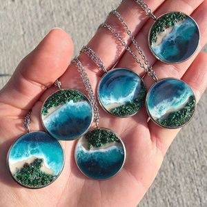 2024สินค้ามาใหม่สร้อยคอแบบใสแนวสตรีทบอยสร้อยแบบไม่สิ้นสุดสไตล์ฮิปฮอปพังค์สำหรับผู้ชายเครื่องประดับที่ทำจากเรซิ่น - Product Image 6