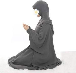 Abaya arabe en mousseline avec capuche assortie, élégante et légère, parfaite pour les superpositions ou les tenues de soirée - Product Image 3