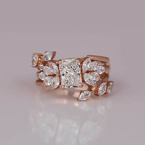 Juego de anillos de compromiso de diamante de laboratorio de corte radiante de 1,6 CT, Diamante lateral de corte Marquesa Vintage con juego de anillos de boda cultivados en laboratorio chapado en oro - Product Image 3