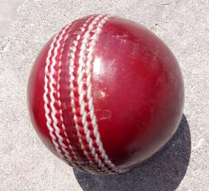 Balles de cricket légères personnalisées avec logo pour équipes sportives, faible MOQ, en vente - Product Image 4