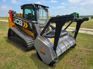 Chargeuse télescopique JCB 3TS-8T d'occasion à prix abordable avec flèche télescopique, godet de terrassement DB84 et broyeur forestier FAE - Product Image 1